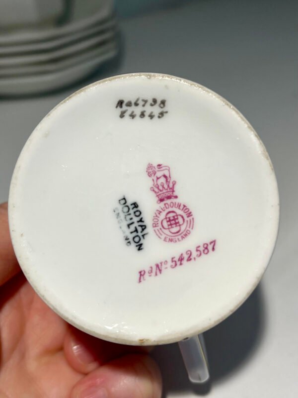 Royal_Doulton_porcelain_mark