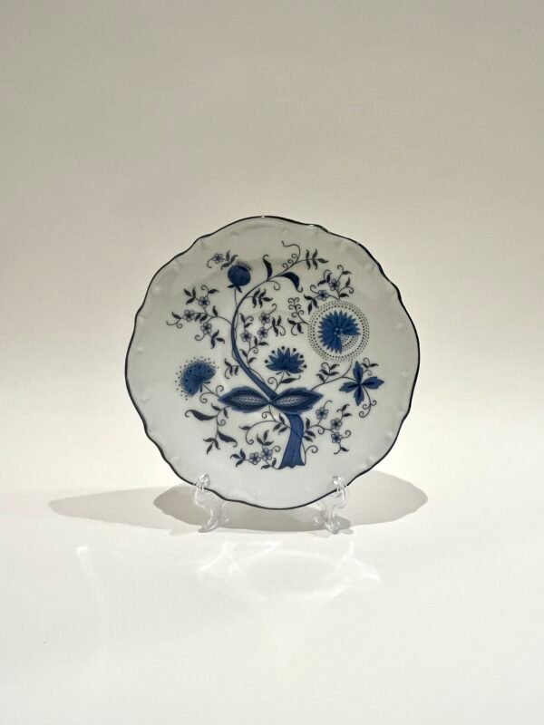 Sone China Made In Japan 3318 Teacup and Saucer - Image 3